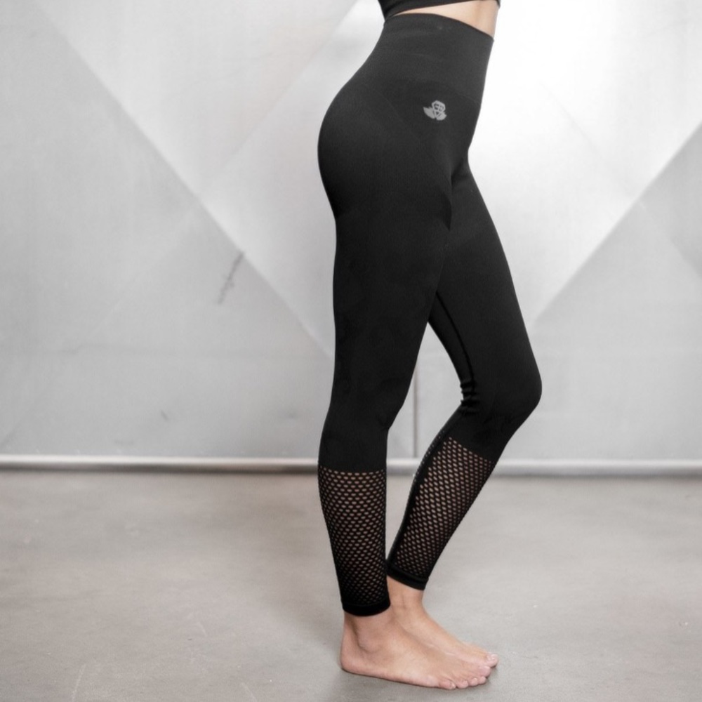 Engineered life black leggings M strainer around ankles